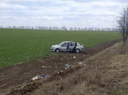 Под Днепром Renault вылетел в кювет и «кувыркнулся»: 8-летнего ребенка забрала скорая