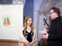 В евпаторийской галерее «theHARASHO» представили выставку художницы Алены Калининой