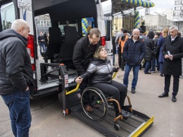 Община Доманевки получила спецавтомобиль для людей с инвалидностью