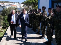 Премьер Греции заявил о преследовании истребителями Турции его вертолета