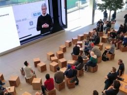 ФОТО: Как смотрели презентацию Apple в разных уголках мира