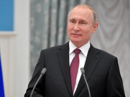 Путин вручил премии молодым деятелям культуры