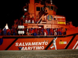 ЕС прекратит использование судов в операциях по патрулированию моря для спасения мигрантов - Reuters