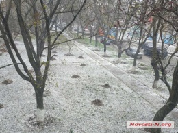 В Николаеве снег сменился градом. ВИДЕО