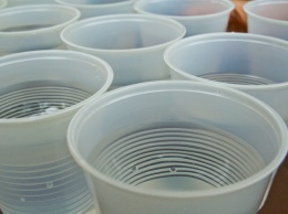 Европарламент принял закон о запрете одноразовой пластиковой посуды
