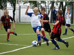 Пристрой ребенка: в Розсошенцах детей приглашают на бесплатные занятия футболом