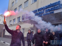 В Херсоне активисты движения "Кто убил Катерину Гандзюк?" провели акцию протеста под домом Рыщука