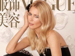 Клаудия Шиффер впервые украсила обложку китайского Vogue в память о Карле Лагерфельде