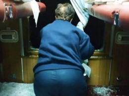 В Запорожье задержали группу подростков, бросавших камни в окна пассажирского поезда