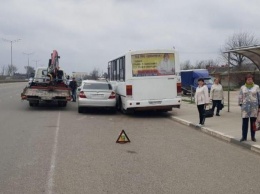 В Краснодаре в результате столкновения иномарки и автобуса пострадала 8-летняя девочка