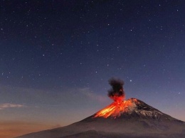 В Мексике проснулся опаснейший вулкан: фото и видео огненной стихии