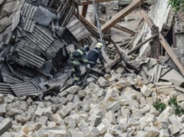 В Харькове молодой парень оказался под завалами заброшенного здания (ВИДЕО)