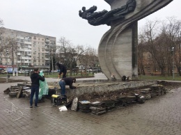 На Фонтане начался ремонт памятника Героям-летчикам
