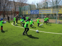 Юные футболисты из гимназии №6 получили новую спортивную площадку