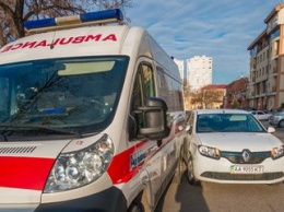 В Днепре возле «Меноры» Renault протаранила скорую, пока врачи оказывали помощь