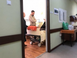 В Николаеве Игорь Дятлов навестил в БСМП женщину, которой сломали ногу в агитпалатке