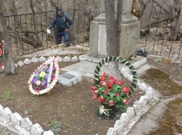 Спасатели «Крым-Спас» благоустроили братскую могилу в районе урочища Чаир