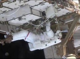 Астронавты NASA успешно совершили очередную "космическую прогулку"
