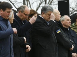 В «день тишины» Порошенко молился в центре Киева