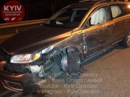 В Киеве пьяная женщина на авто врезалась в грузовик с гвардейцами. Фото и видео