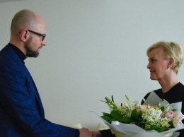 Яценюк встретился с вдовой Маккейна в Киеве