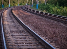 "Тело отбросило на 50 метров": в Киевской области поезд насмерть сбил молодого парня