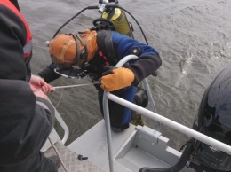 Полтавские водолазы прибыли помочь в поисках девушки, утонувшей в Днепре
