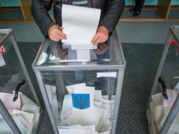 На одном из избирательных участков в Павлограде не могли открыть сейф