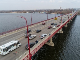 ДТП в Днепре: три авто столкнулись на Новом мосту