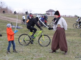 Велосипедисты и казаки приехали в Кодаки