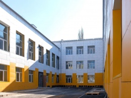 В Днепре продолжают затянувшийся ремонт школы №126: уже заменили полы и отопление