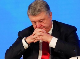 Порошенко тайно пробрался в ЦИК ночью! Гремит скандал! Охранники оттеснили очевидцев и забрали телефон