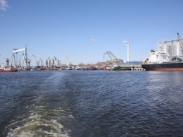 Продолжаются дноуглубительные работы в Николаевском морском порту