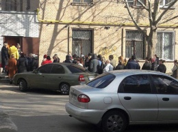 Минько и Федоров раздают агитаторам "сетки Порошенко" деньги открыто прямо на улице