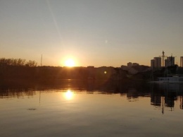 Живописно: полюбуйся фотографиями днепровского заката на Победе(фото)