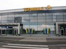 Аэропорт Борисполь поднял в два раза стоимость парковки рядом с терминалом F