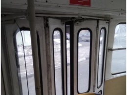 «Аннушка уже разлила масло»: Неисправная дверь в трамвае Самары угрожает жизни пассажиров