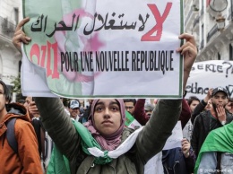 Комментарий: Отставка президента Бутефлики - частичная победа алжирцев