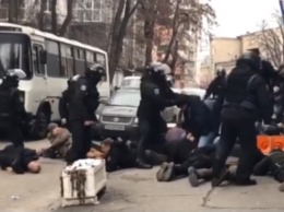 ''Ложись, Бандера!'' ГБР выдвинуло обвинение полицейскому-участнику побоища в Киеве