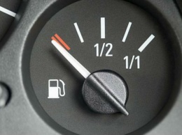 Водить автомобиль с почти пустым баком топлива нельзя: объясняем, почему