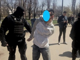 Правоохранители задержали банду закладчиков наркоты