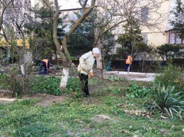 В Евпатории провели субботник в рамках марафона «Чистый двор - уютный город 2019»