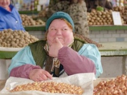 «Горе луковое»: В Новокузнецке полицейский силой «скрутил» бабушку - продавца лука