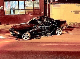 В Краснодаре водитель BMW превысил скорость и "встретился" со столбом