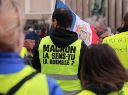 В Париже возобновились акции протеста "желтых жилетов"