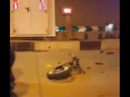 В Сочи после столкновения с грузовиком мотоцикл разорвало на части