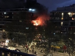 В Париже произошел крупный пожар в жилом доме