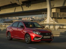 «Рулится божественно, но есть нюанс»: Впечатлениями от LADA Vesta с «роботом» поделился эксперт