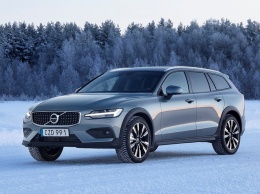 До России доехал Volvo V60 Cross Country