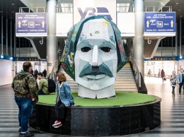 На киевском вокзале появилась голова Гоголя